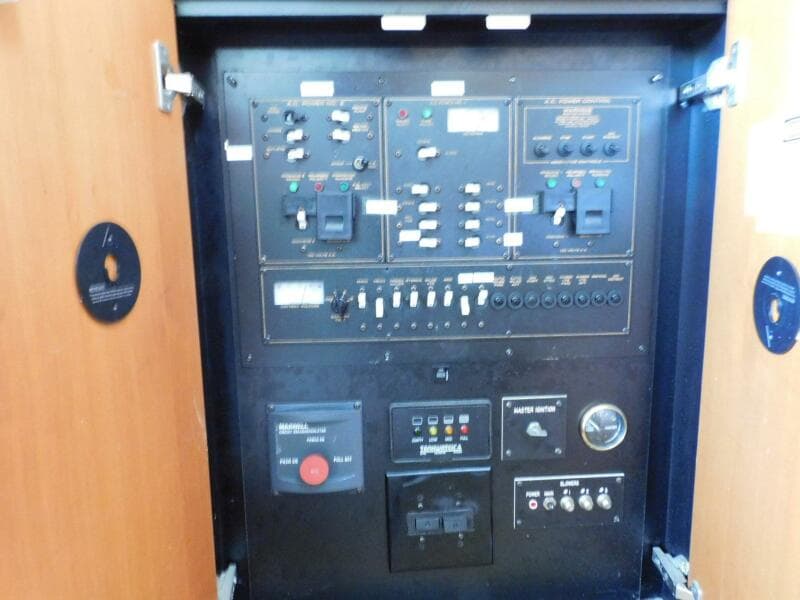 2003 Cruisers Yachts 3750 Motoryacht