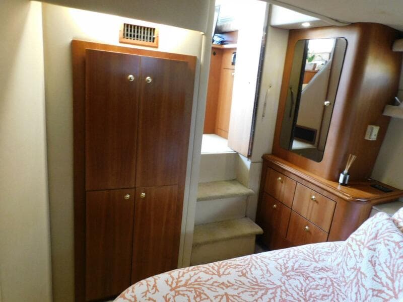 2003 Cruisers Yachts 3750 Motoryacht