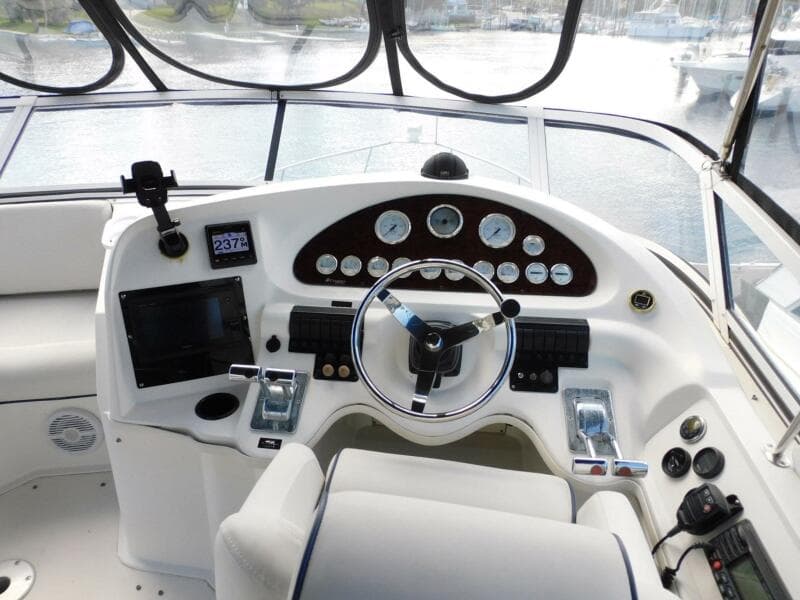 2003 Cruisers Yachts 3750 Motoryacht