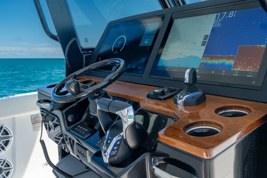 2025 Everglades 375 Center Console