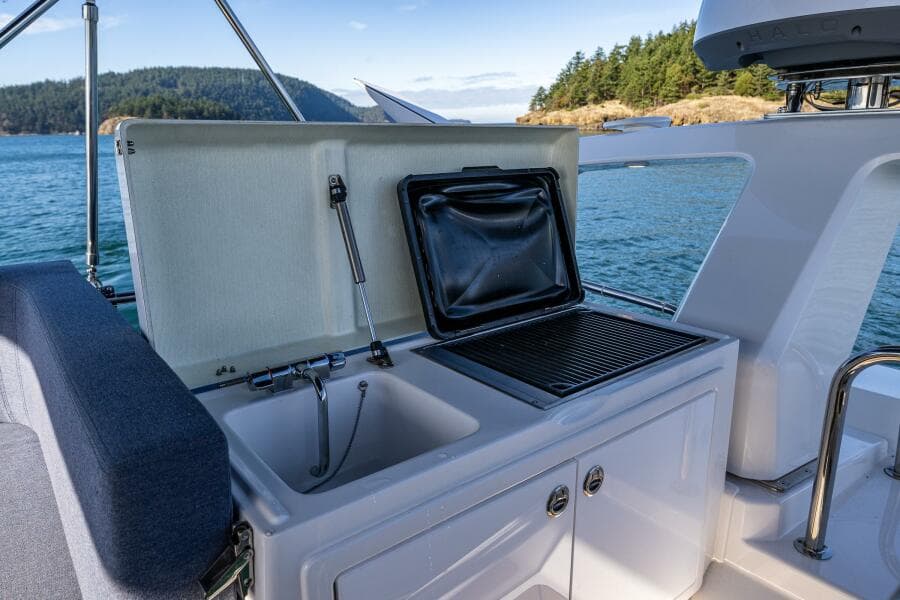 2023 Nimbus 405 Flybridge