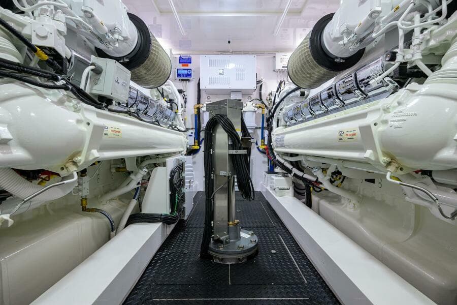 Viking 80 - KEMOSABE - Engine Room