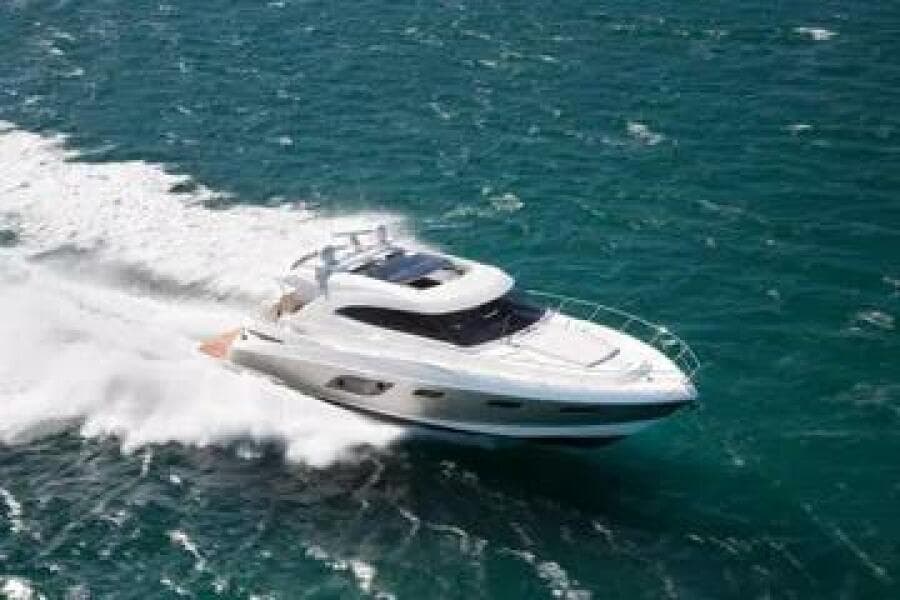 2015 Riviera 6000 Sport Yacht