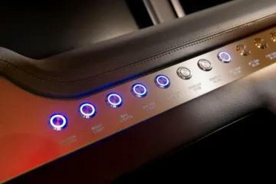 2015 Riviera 6000 Sport Yacht