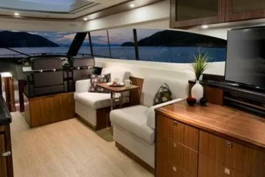 2015 Riviera 6000 Sport Yacht