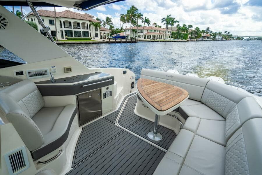 2021 Sea Ray Sundancer 32 Outboard