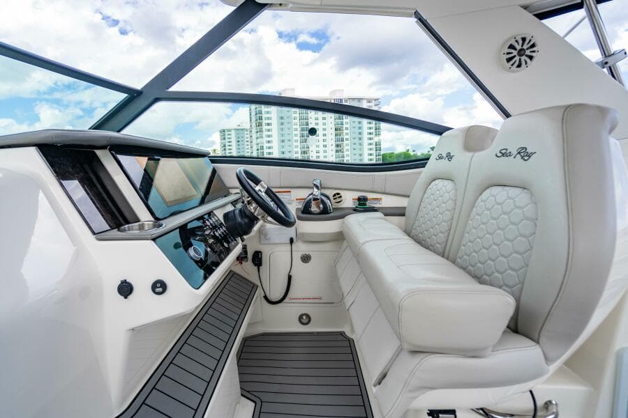 2021 Sea Ray Sundancer 32 Outboard