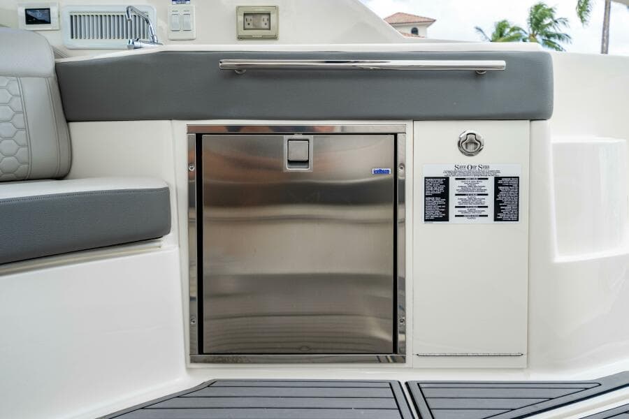 2021 Sea Ray Sundancer 32 Outboard