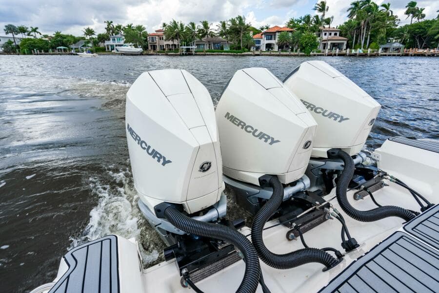 2021 Sea Ray Sundancer 32 Outboard