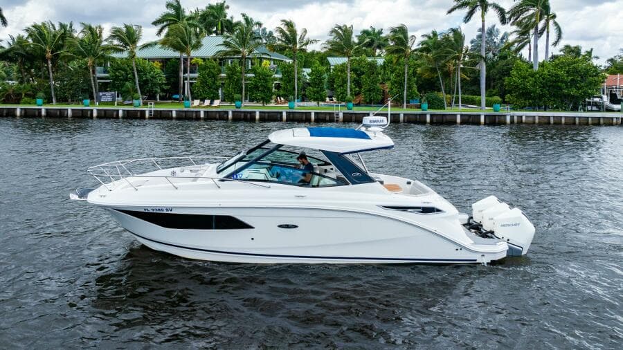 2021 Sea Ray Sundancer 32 Outboard