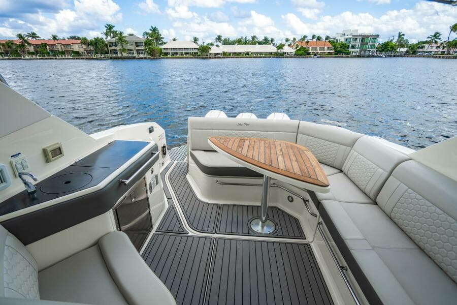 2021 Sea Ray Sundancer 32 Outboard