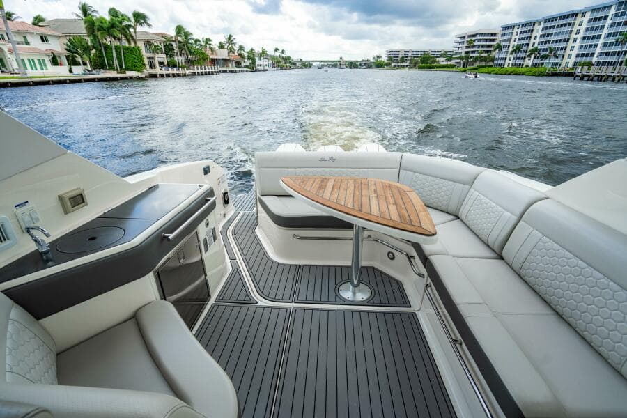 2021 Sea Ray Sundancer 32 Outboard