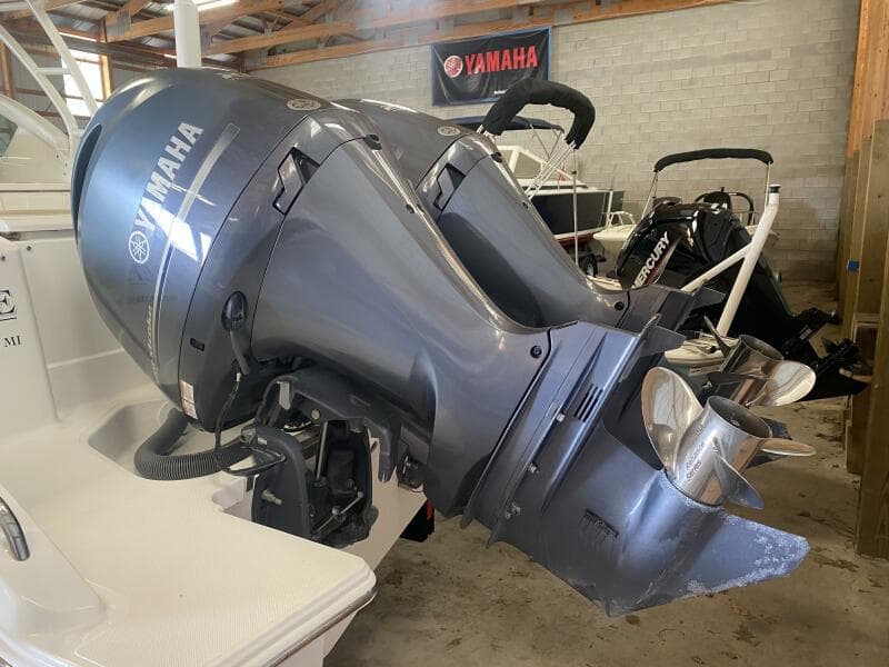 2021 Pursuit 266 Dual Console