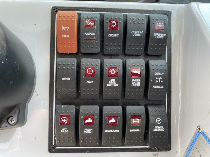 2021 Pursuit 266 Dual Console