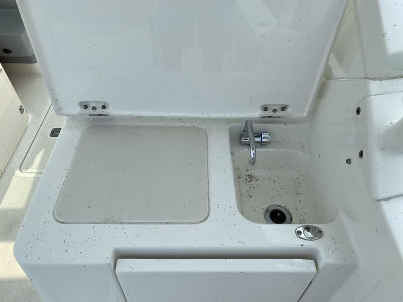 2021 Pursuit 266 Dual Console