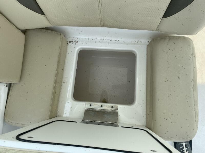 2021 Pursuit 266 Dual Console