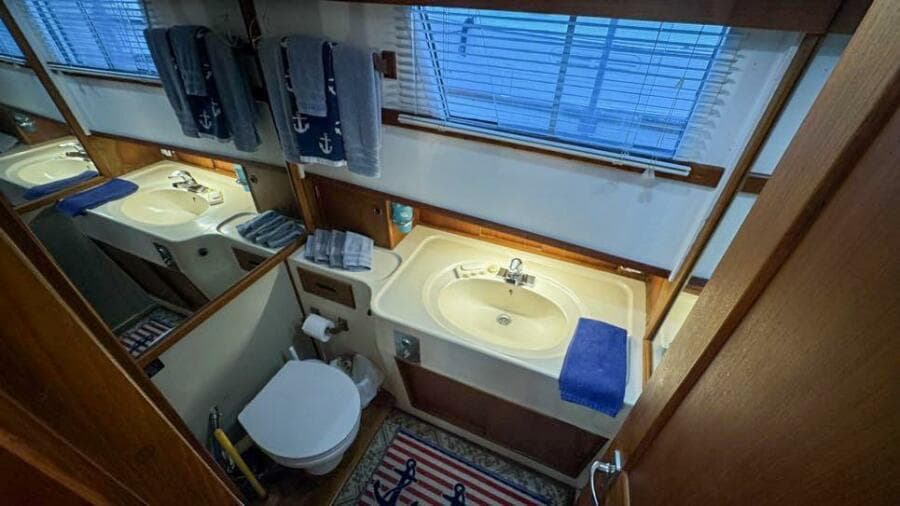 Aft Primary Ensuite Head