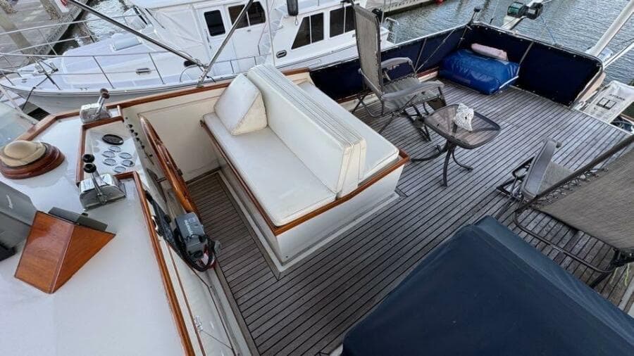 Flybridge Helm Seating