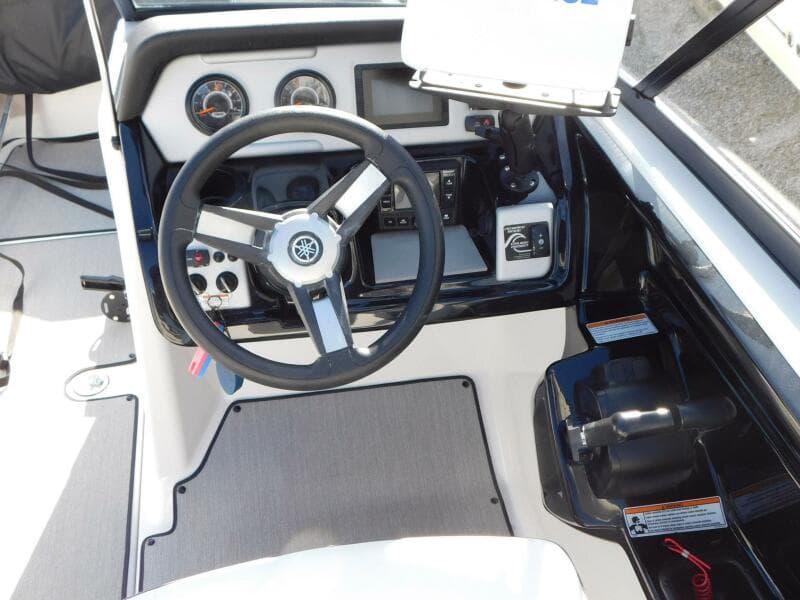 2021 Yamaha Boats AR210
