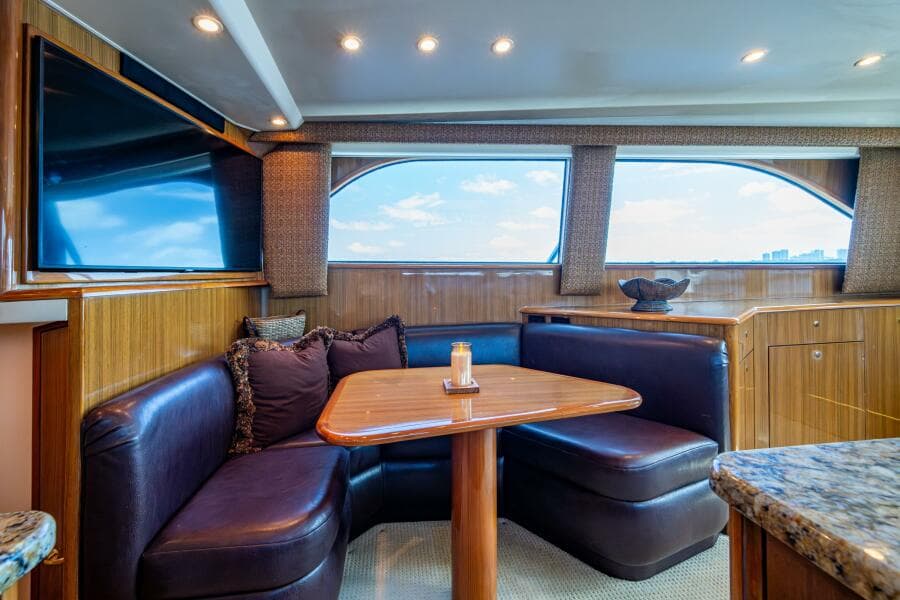 Viking 52 QUALIFIER - Dinette