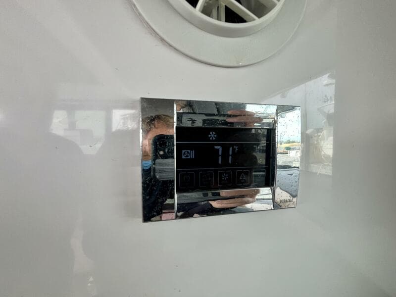 2018 Axopar 37 Sport Cabin R