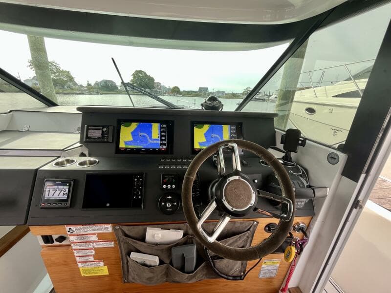 2018 Axopar 37 Sport Cabin R