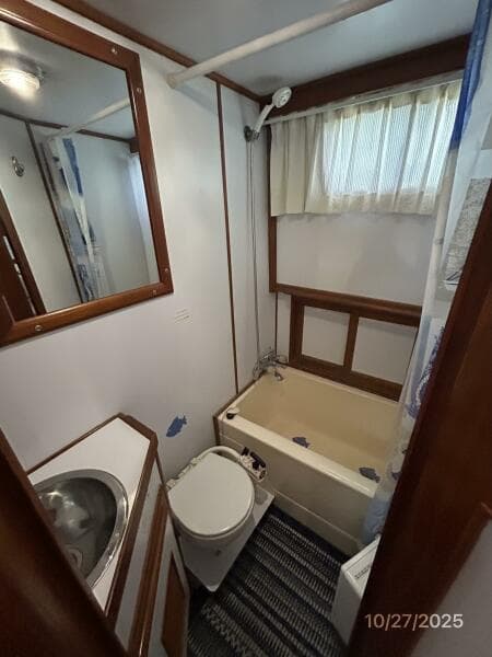 38' Marine Trader head