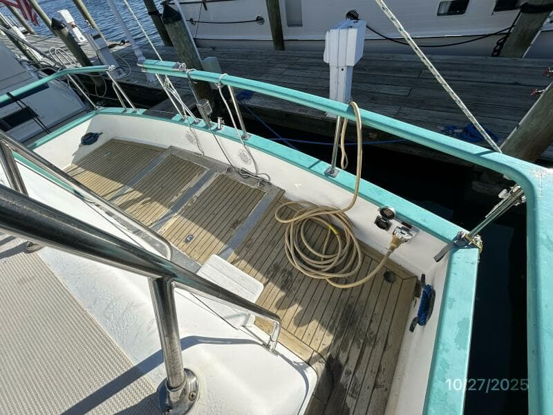 38' Marine Trader aftdeck1