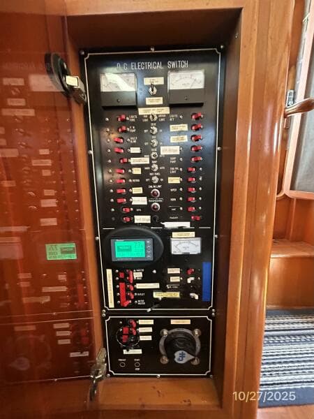 38' Marine Trader electrical panel