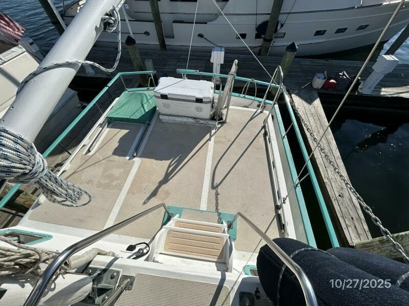 38' Marine Trader trunk cabin aft