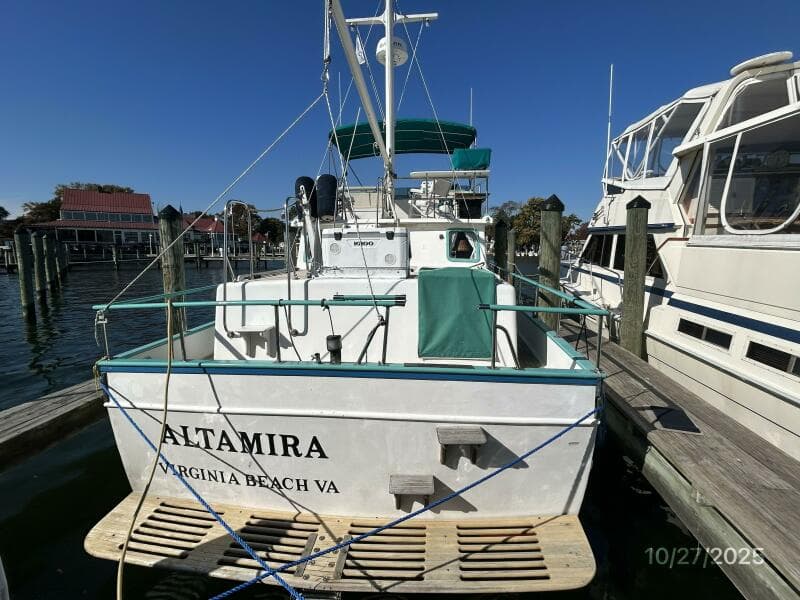 38' Marine Trader aft profile