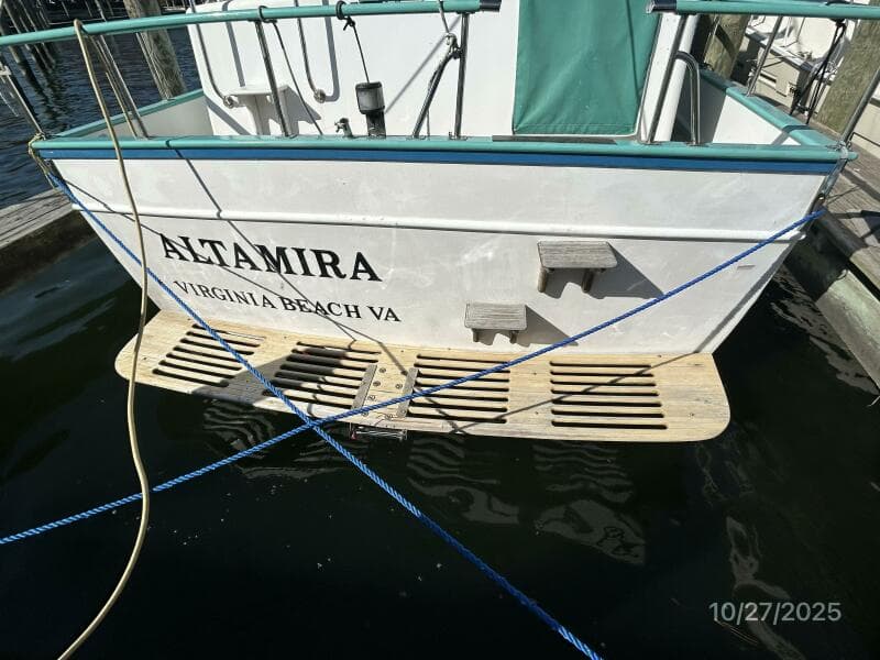 38' Marine Trader swimplatform