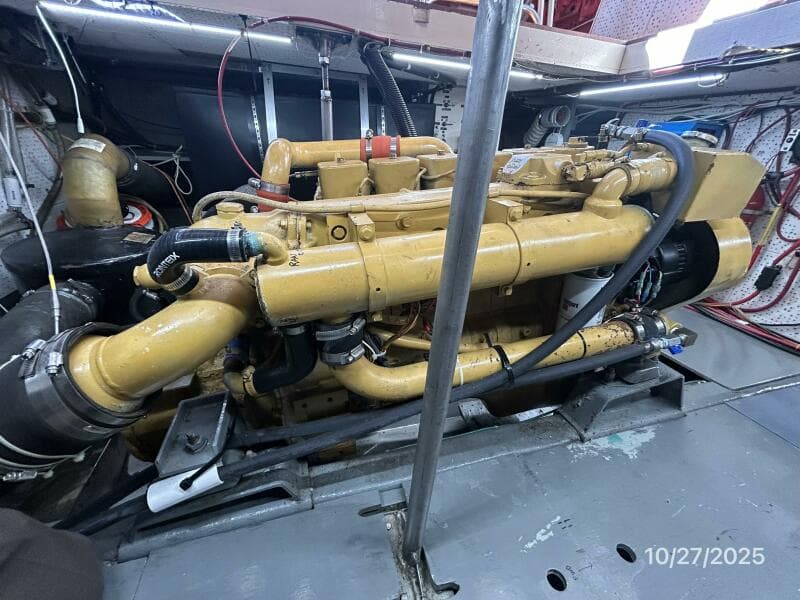 38' Marine Trader main engine3