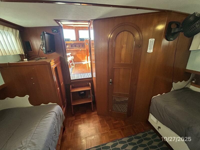 38' Marine Trader master stateroom forward