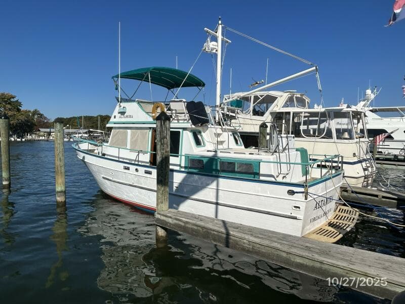 38' Marine Trader port aft profile