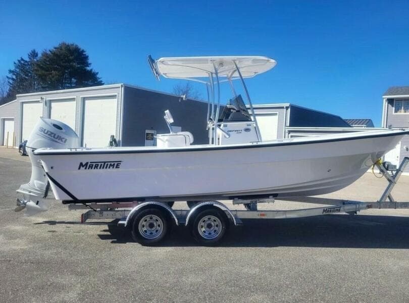 2024 Maritime 233 Defiant