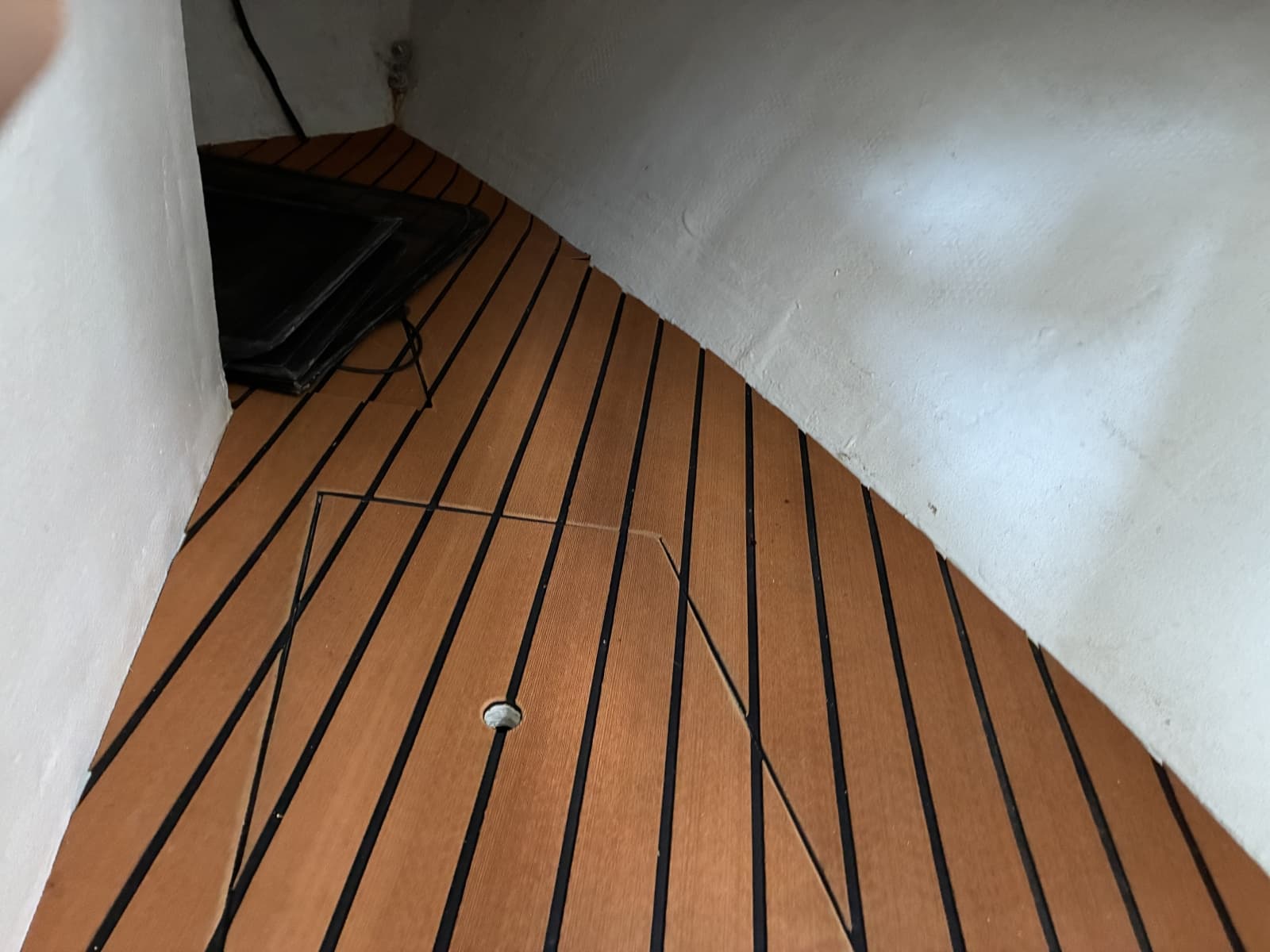 2008 Glenn Young 32 Skiff - Berth