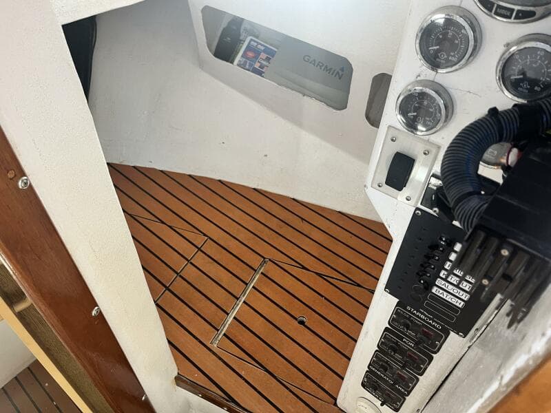 2008 Glenn Young 32 Skiff - Berth