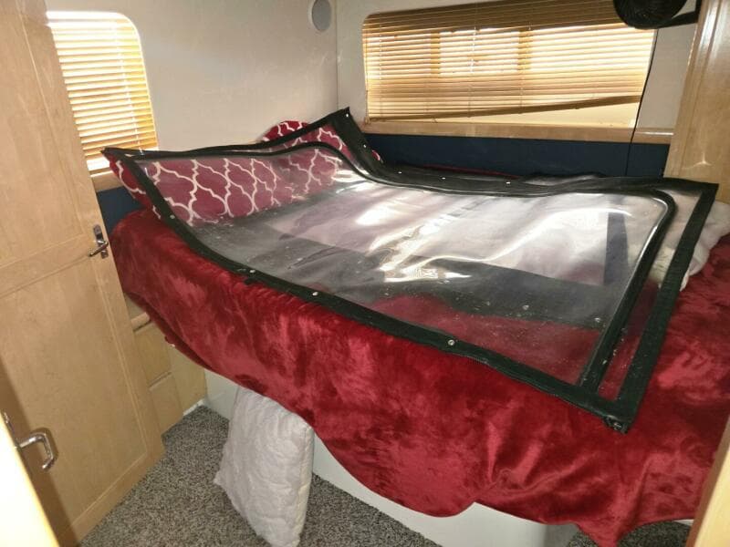 1998 Carver 355 Aft Cabin