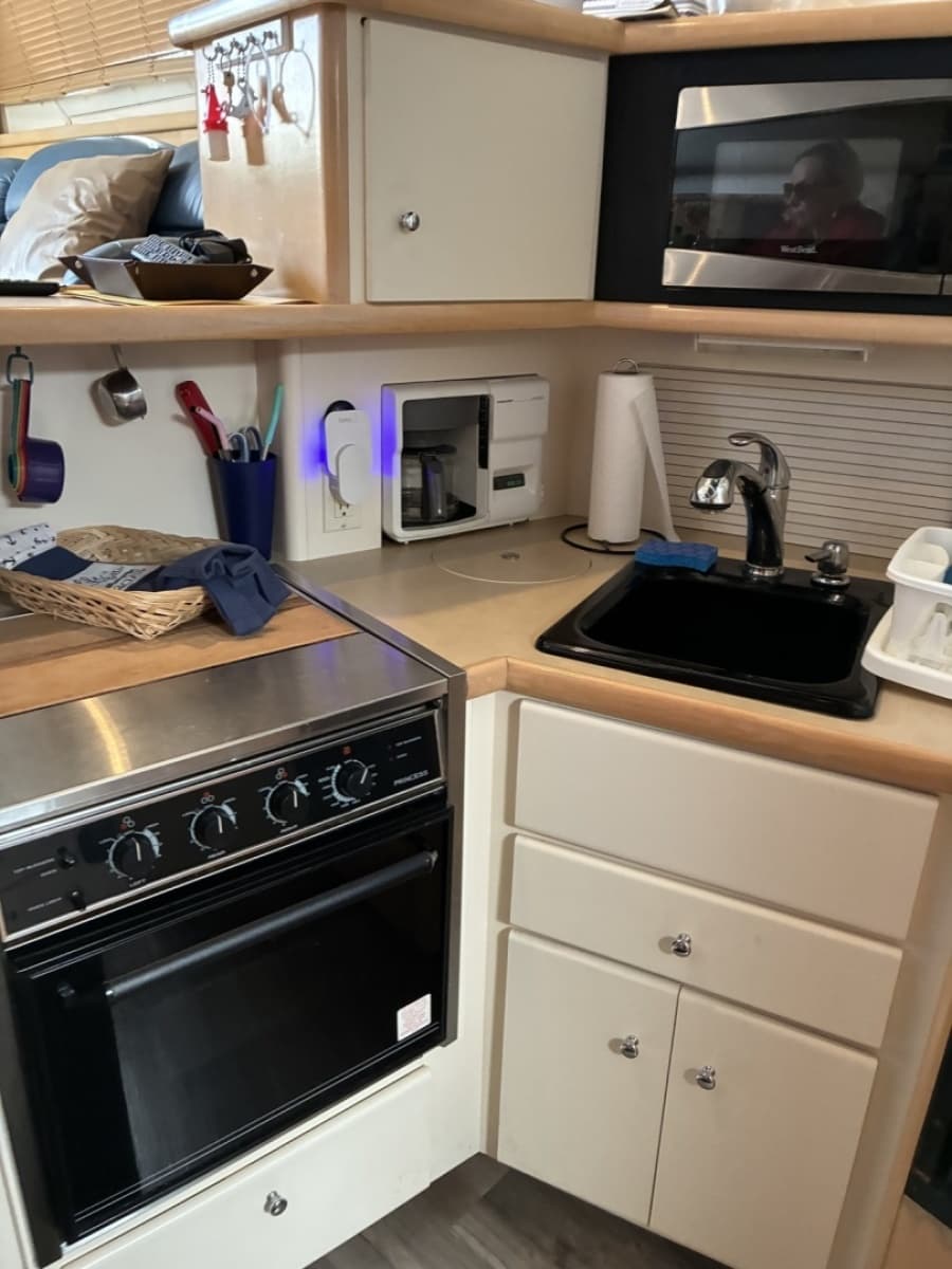 1998 Carver 355 Aft Cabin - Photo 15