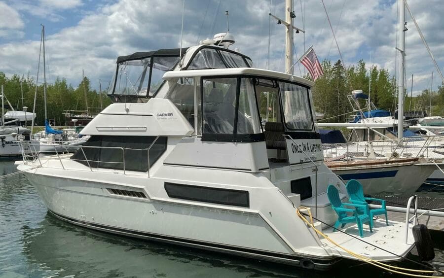 1998 Carver 355 Aft Cabin