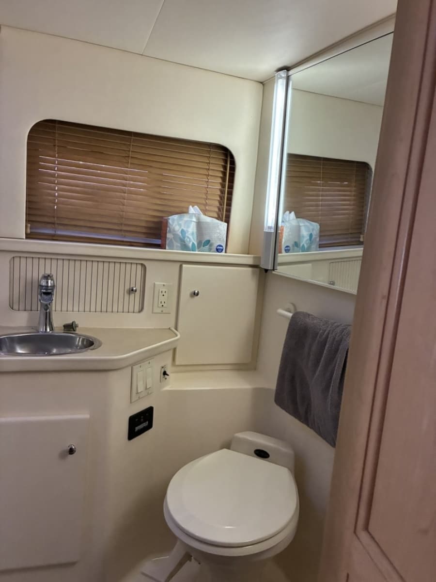 1998 Carver 355 Aft Cabin - Photo 18