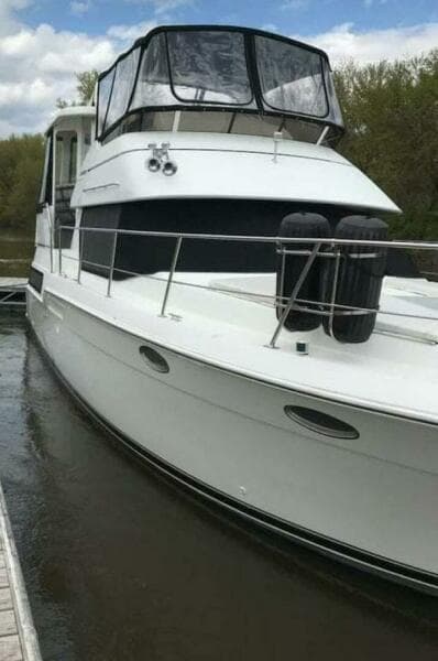 1998 Carver 355 Aft Cabin