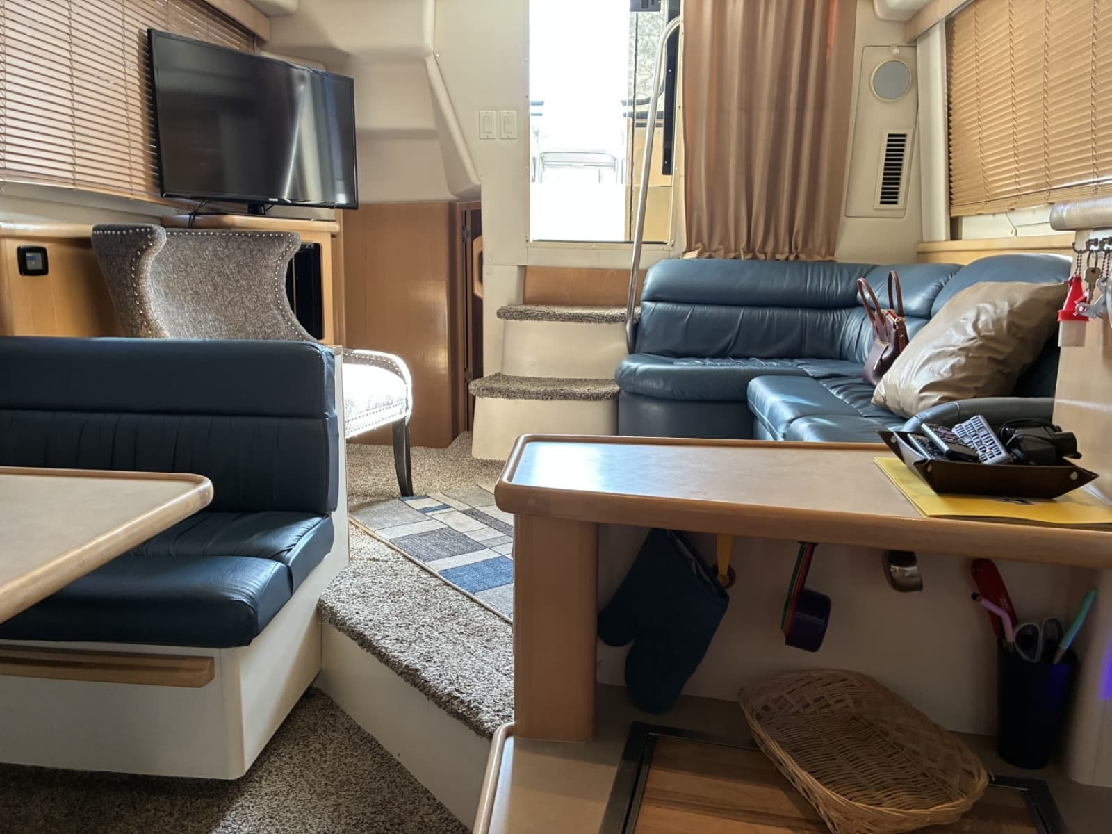 1998 Carver 355 Aft Cabin - Photo 17