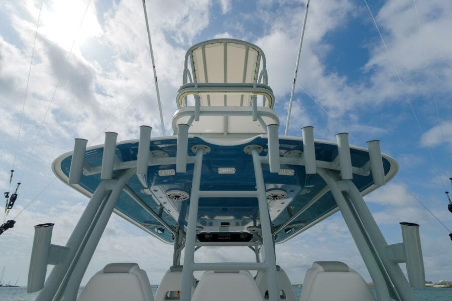 Freeman 42 42LR Double Tap- Center Console