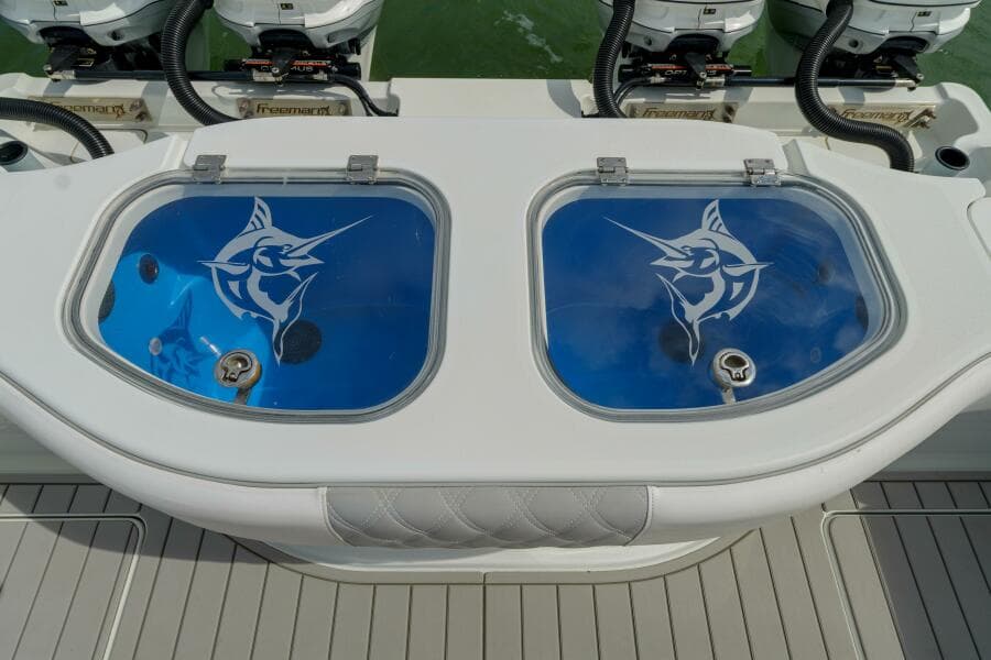 Freeman 42 42LR Double Tap- Livewells