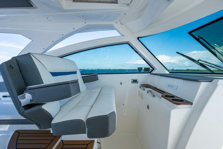 2021 Tiara Yachts 34 LX