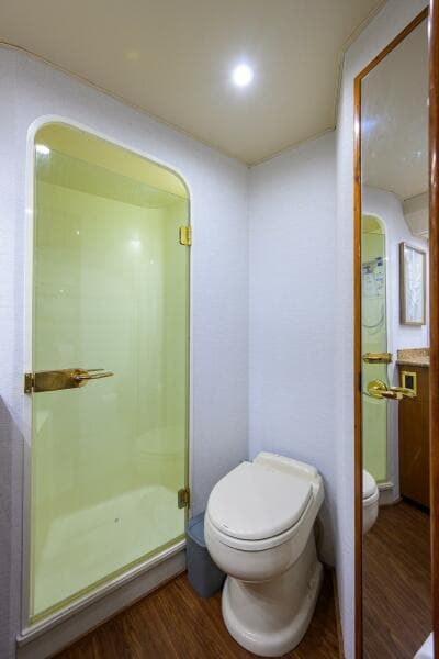 Viking 56 MATTER OF TIME - Master Ensuite Head