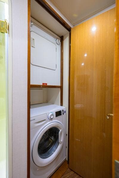 Viking 56 MATTER OF TIME - Washer & Dryer