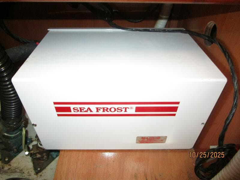 37' Beneteau refrigeration system